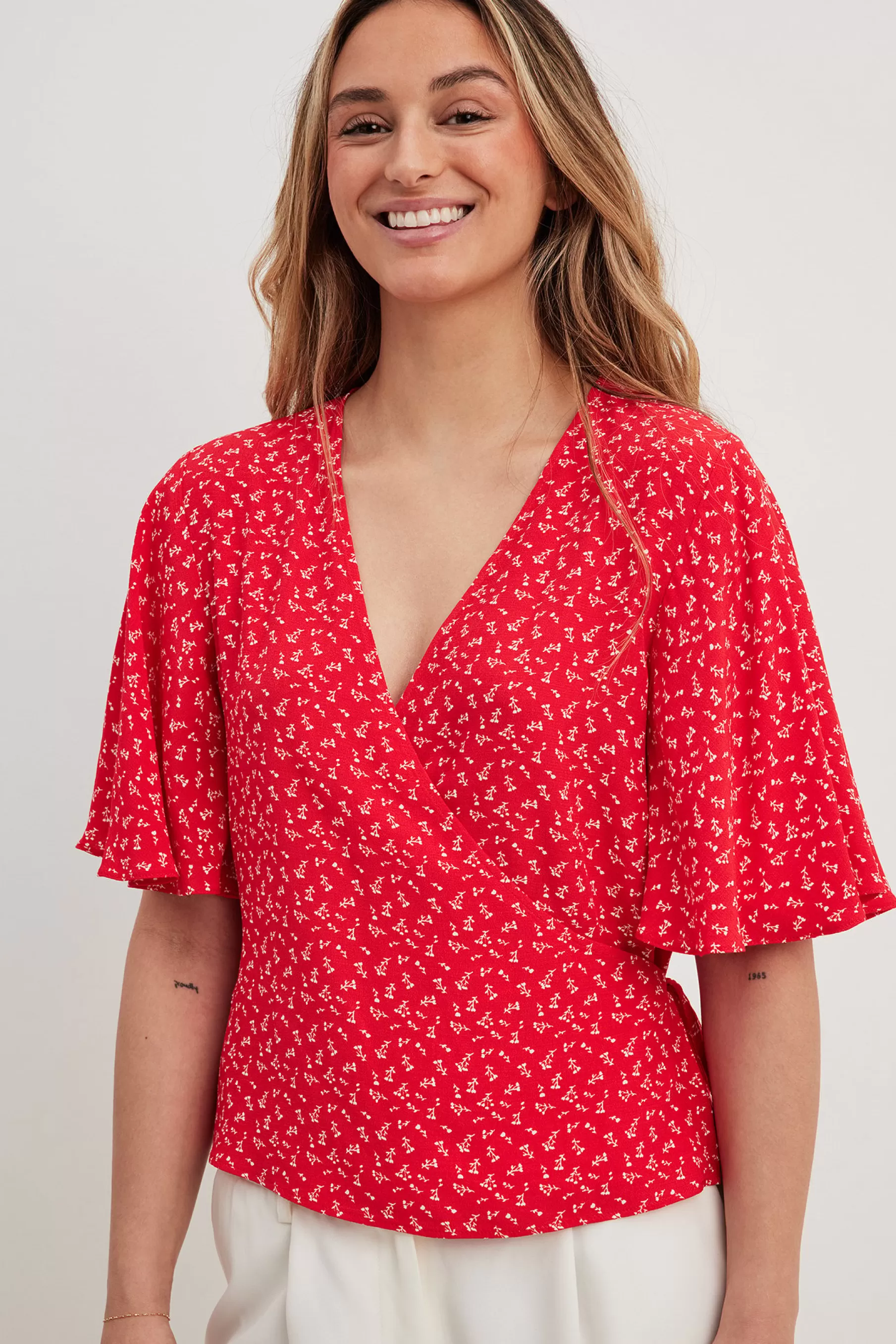 NA-KD Tie Front Butterfly Sleeve Top Red