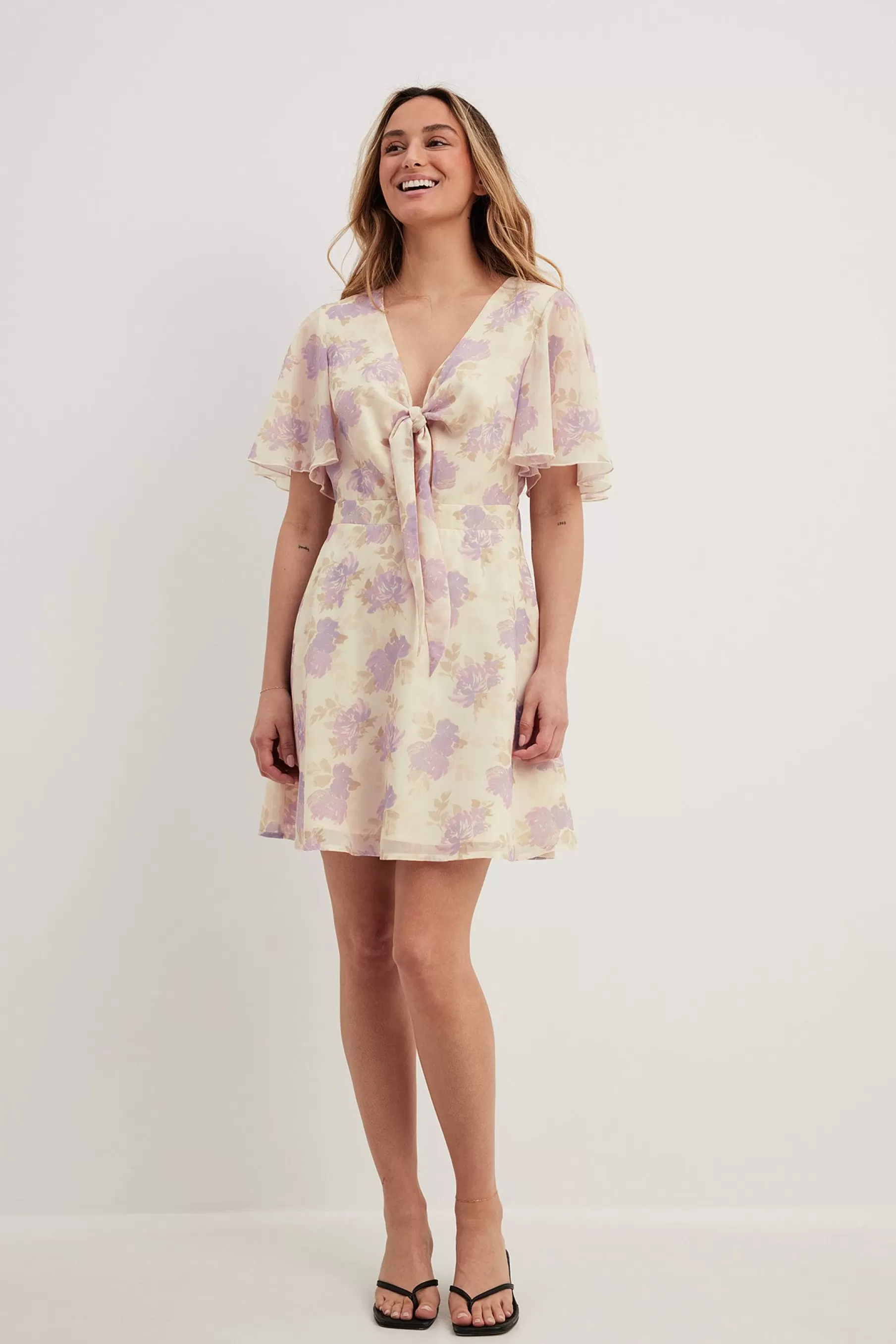 NA-KD Tie Front Chiffon Mini Dress Flower