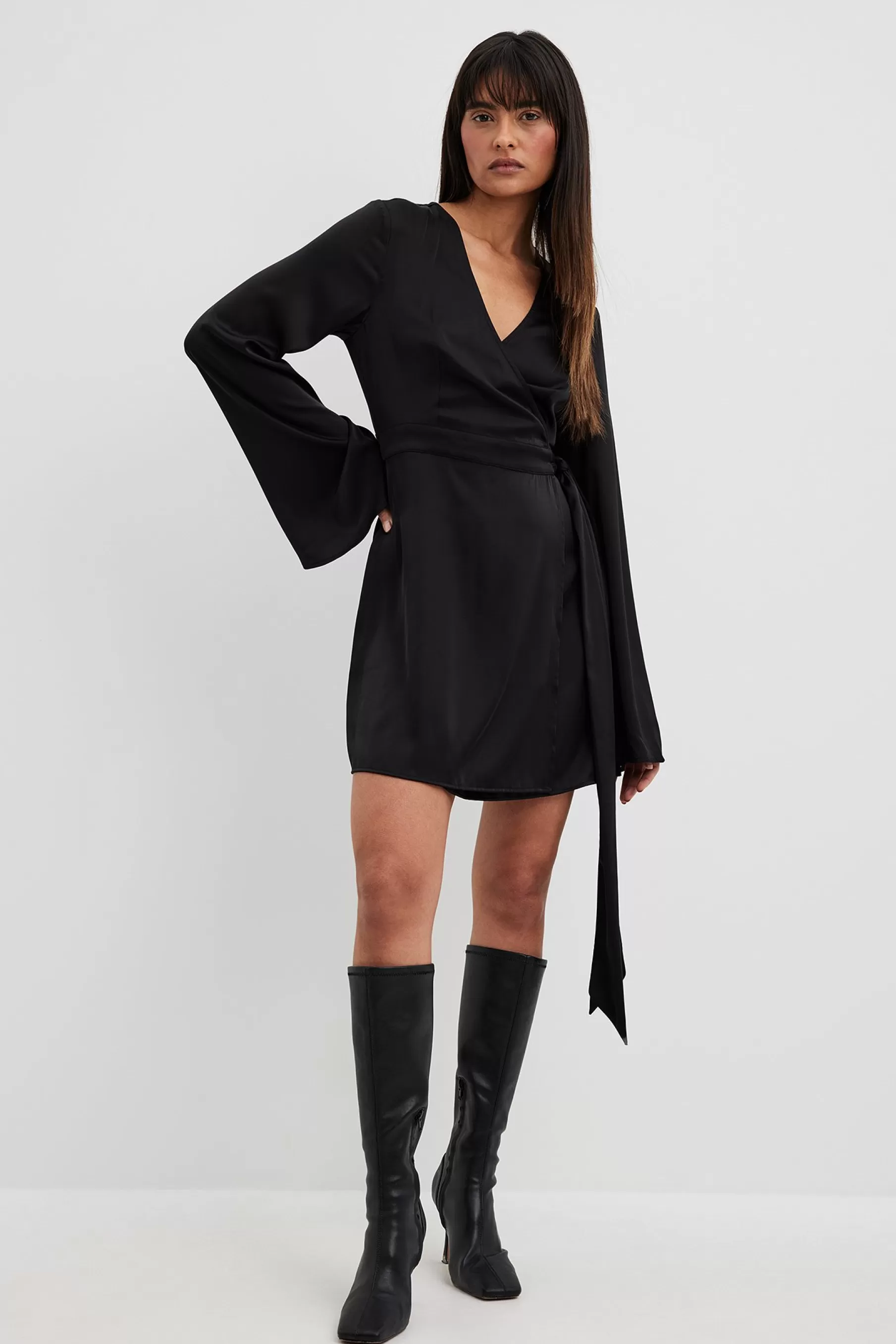 NA-KD Tie Waist Flowy Mini Dress Black