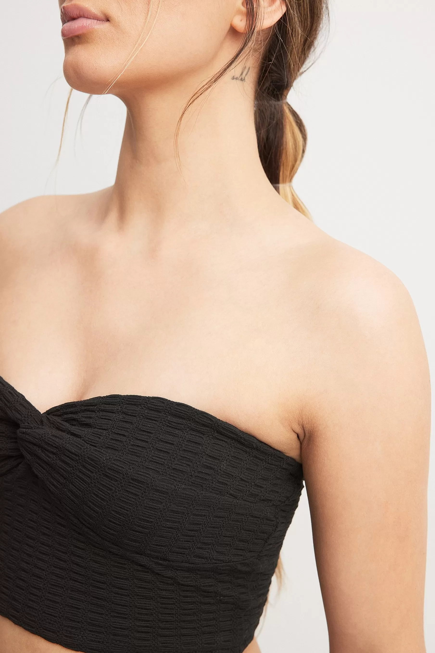 NA-KD Twist Structure Tube Top Black