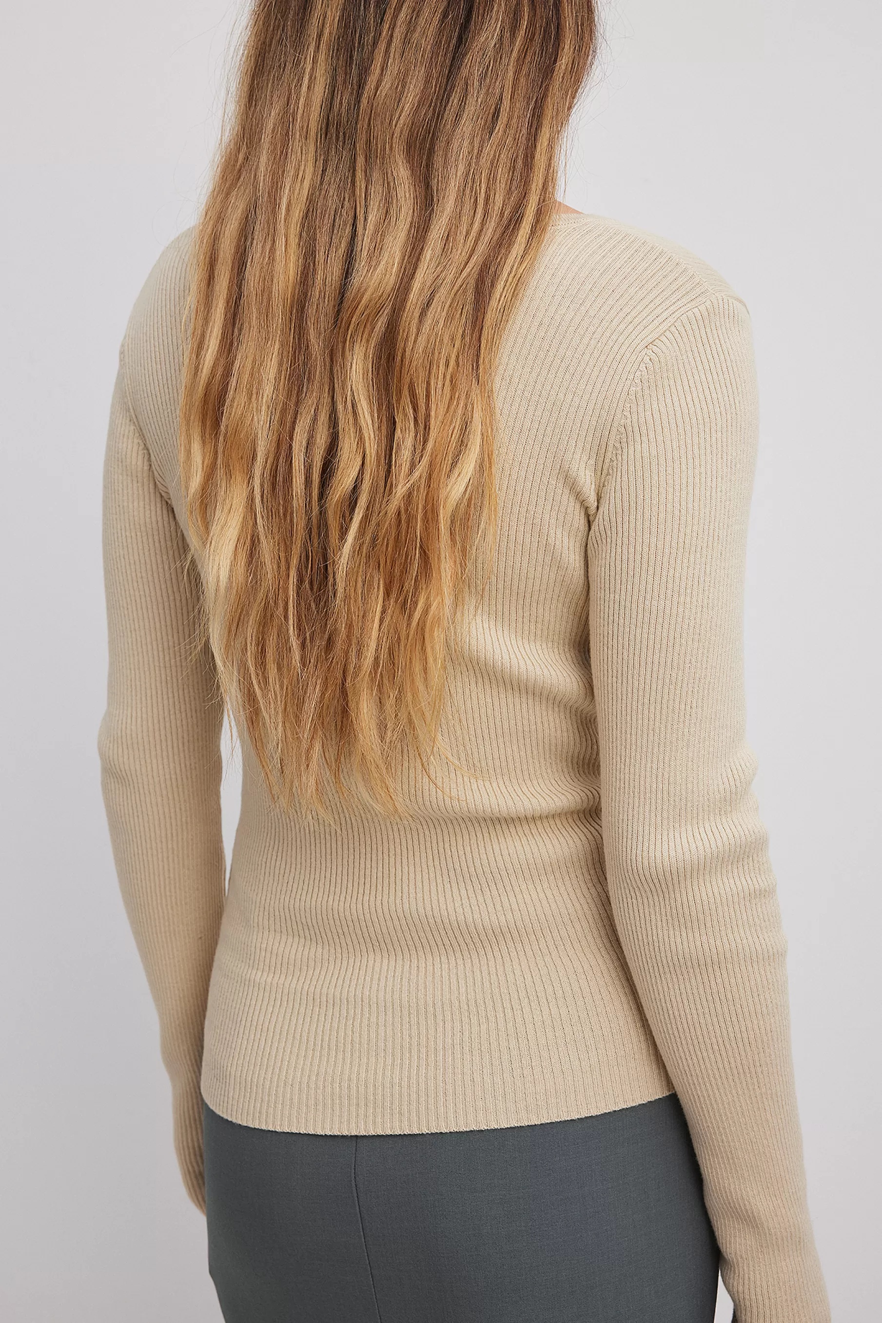 NA-KD V-detail Light Rib Knitted Sweater Beige