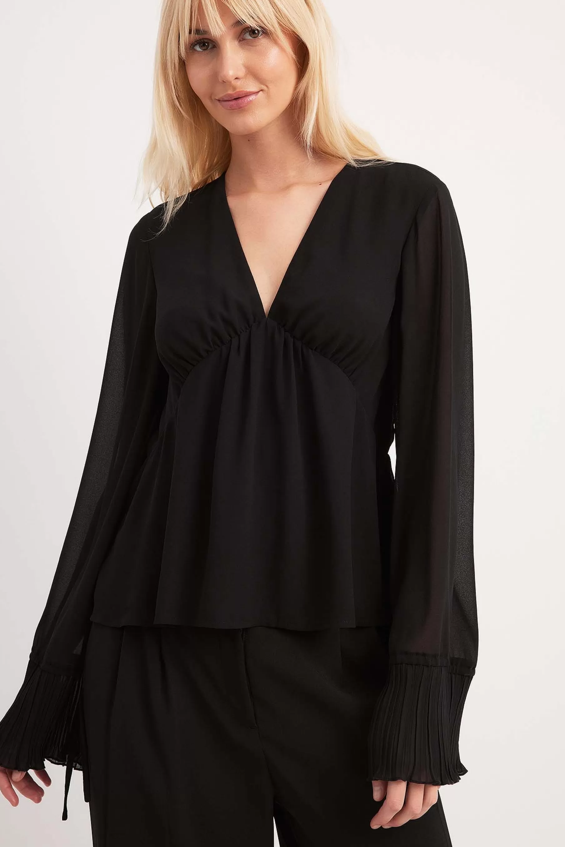 NA-KD V-neck Flowy Blouse Black