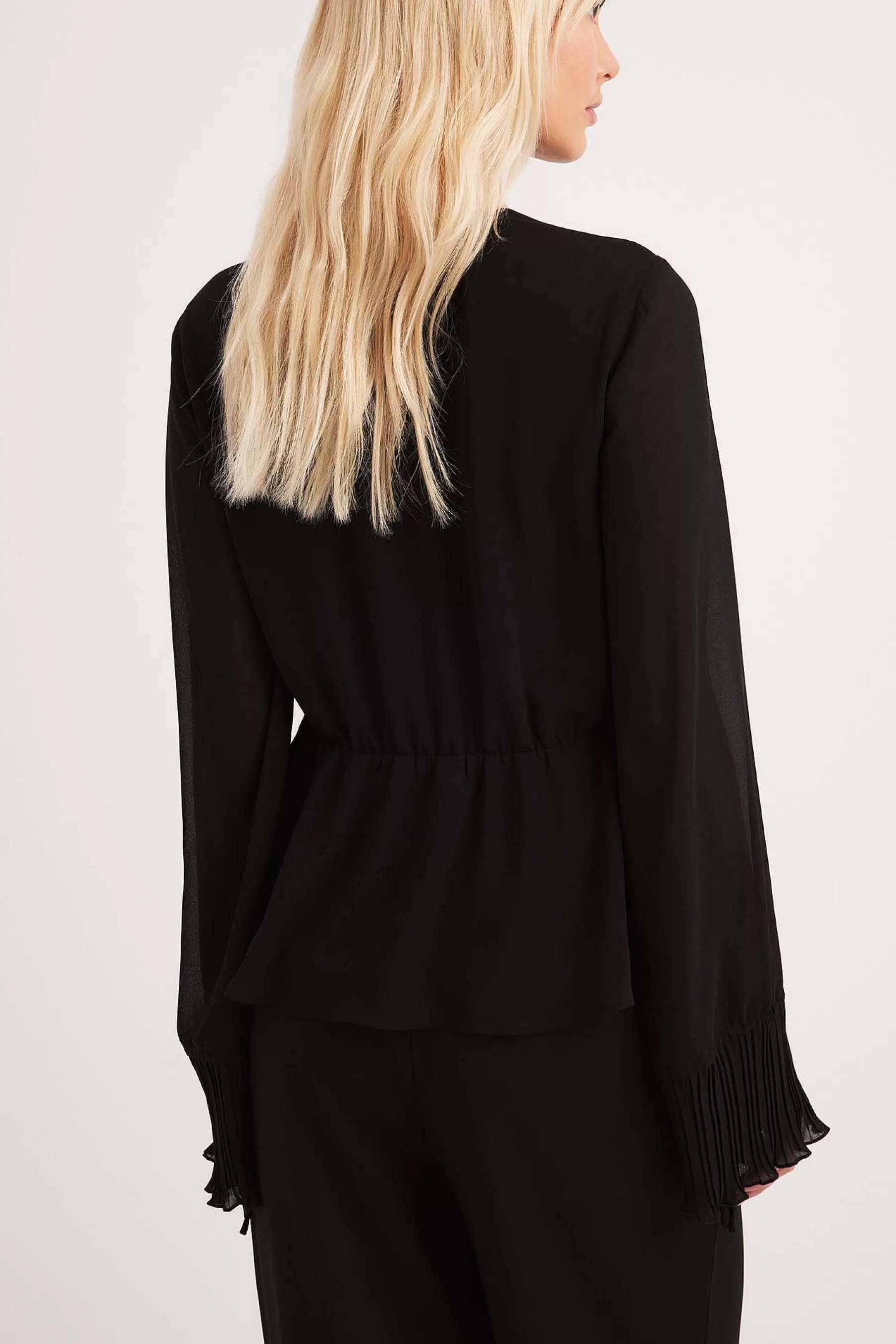 NA-KD V-neck Flowy Blouse Black