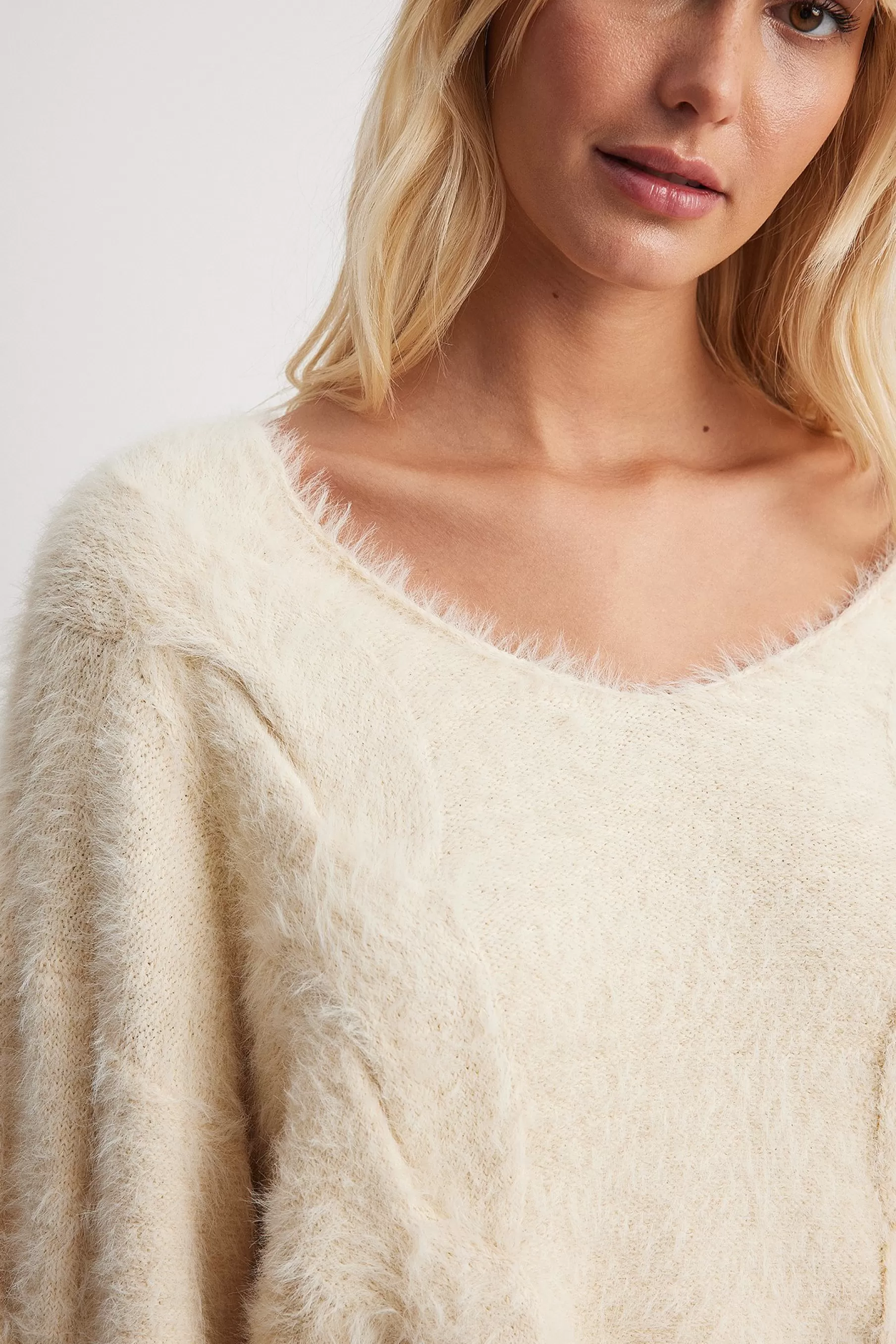 NA-KD V-Neck Knitted Cable Sweater Beige