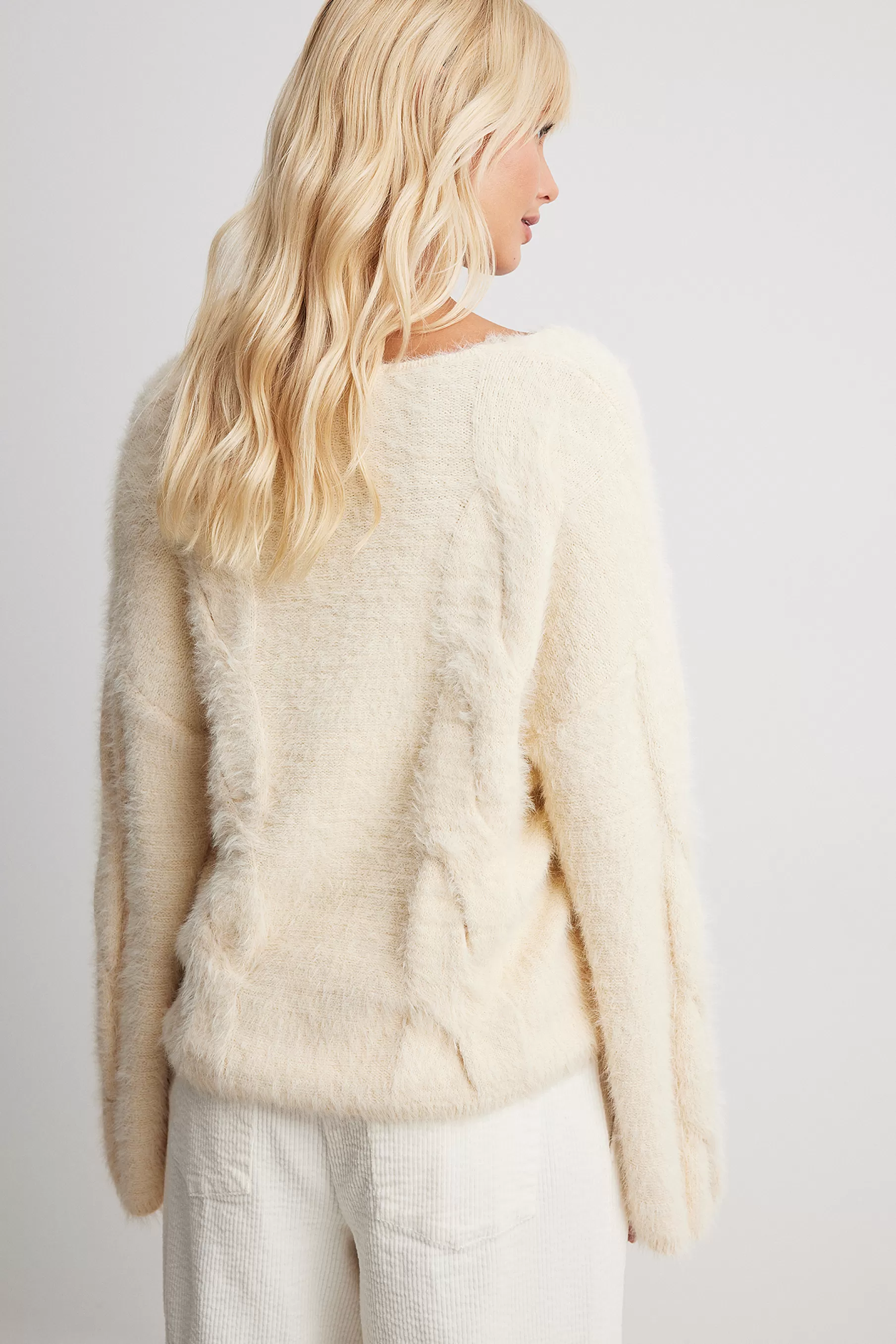 NA-KD V-Neck Knitted Cable Sweater Beige