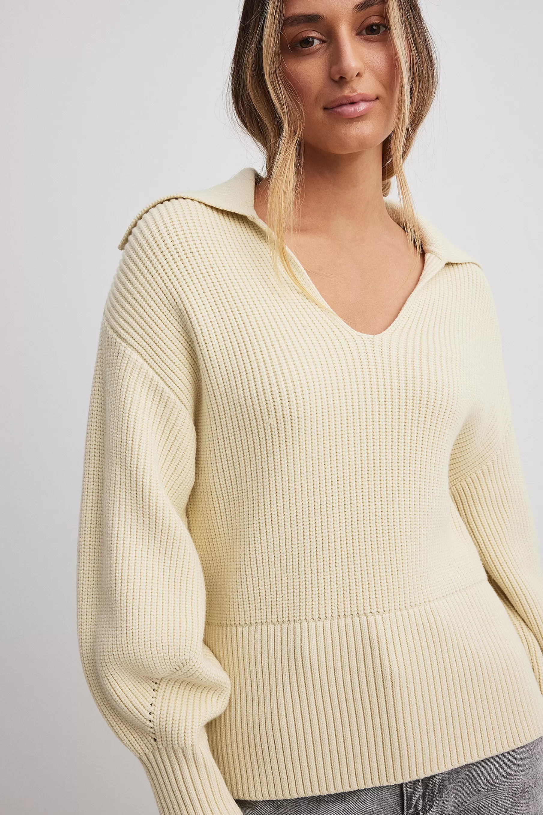 NA-KD V-neck Knitted Collar Sweater Beige