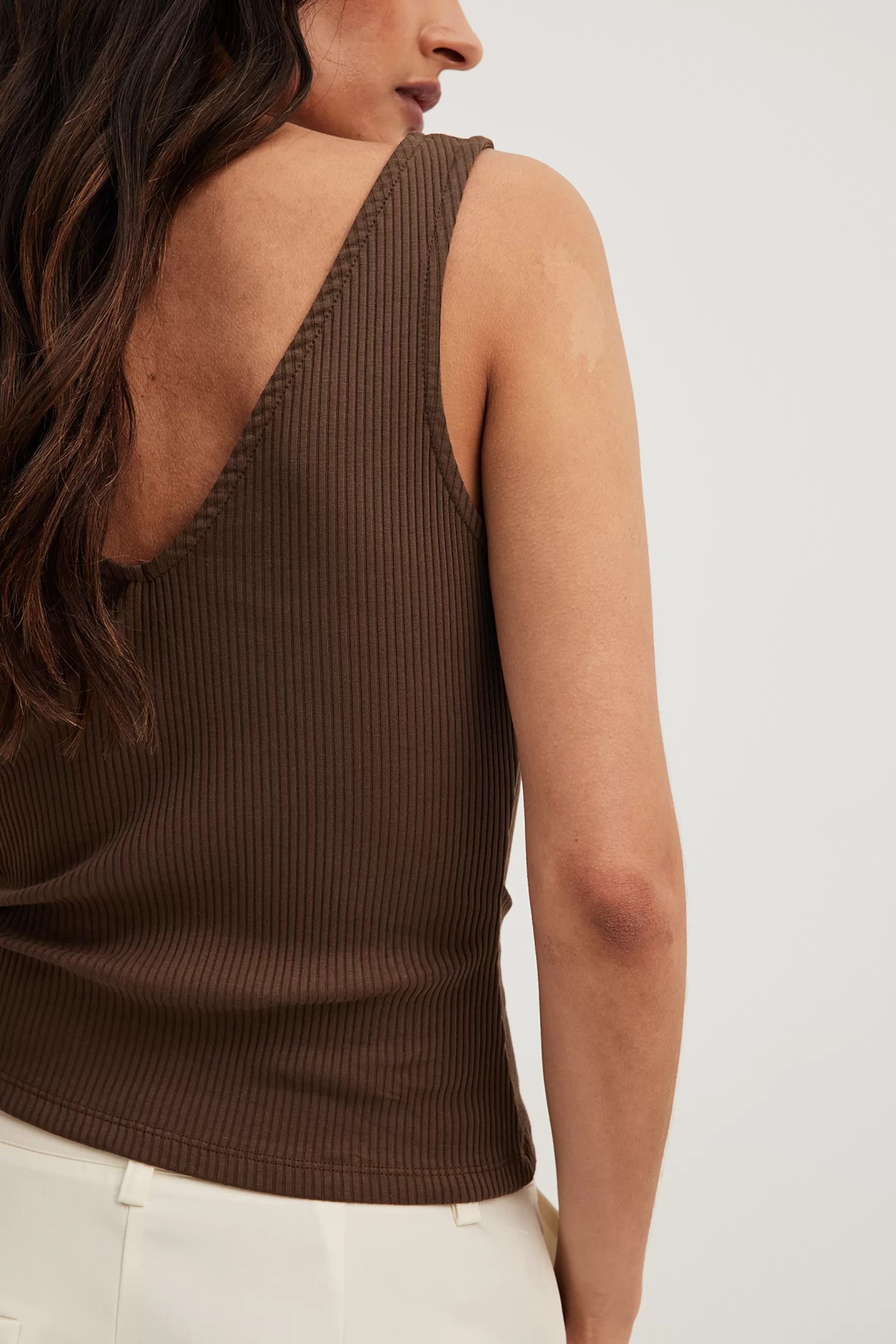 NA-KD V-Neck Rib Top Brown