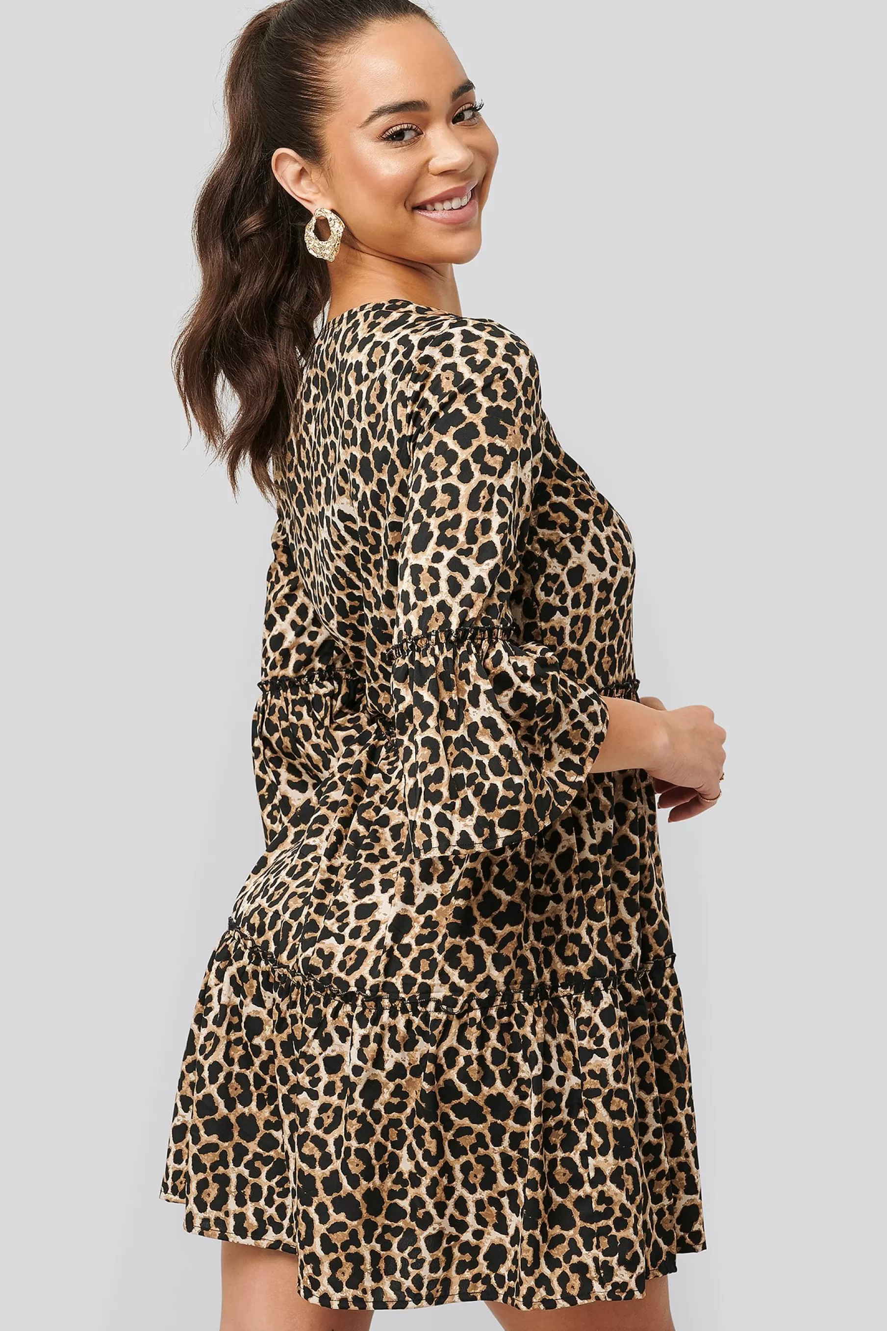 NA-KD V-neck Ruffle Dress Leopard